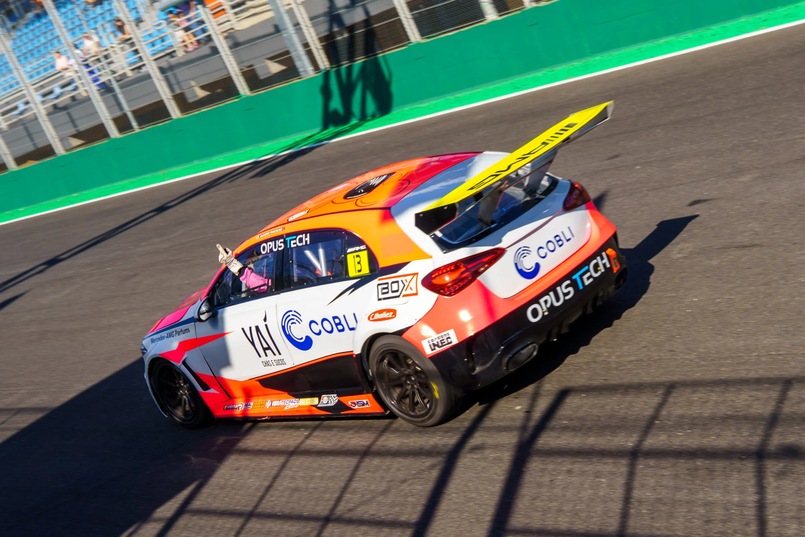 AMG Cup: Recuperação e vitória marcam fim de semana de G. Franceschini em Interlagos